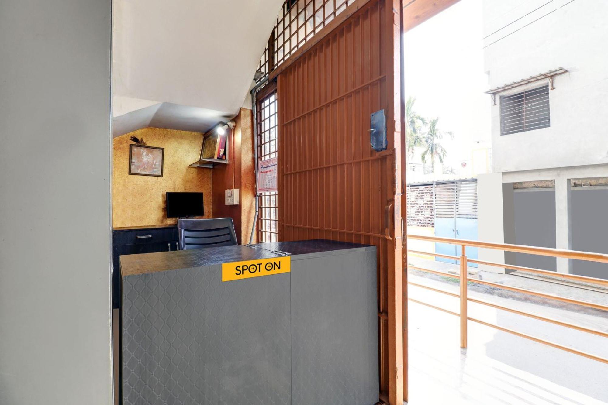 Hotel O Lakshmi Deluxe Lodge Tumkur Екстериор снимка